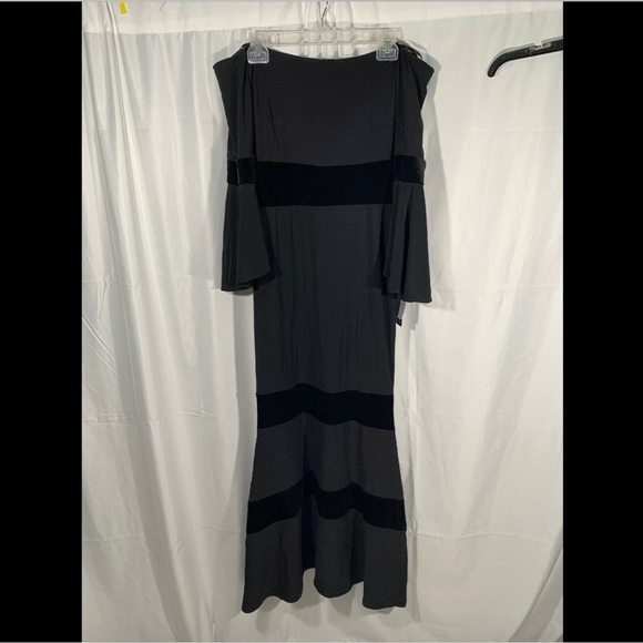 NWT Xscape Velvet Trim Off Shoulder Mermaid Dress - Picture 2 of 8